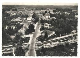 Montier-en-Der (52) : Vue Aérienne Générale Prise Au Niveau Du Passage à Niveau Rue Des Ponts  En 1950 (animé - Montier-en-Der