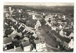 Barneville (50) : Vue Aérienne Générale Au Niveau De La Place De L´église En 1950 (animée). - Barneville