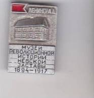 Russia USSR Old Pin Badge - Leningrad - Museum - Pin-Ups