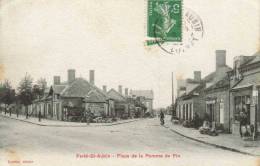 CPA LA FERTE SAINT AUBIN (Loiret) - Place De La Pomme De Pin (avec Commerce Et Animation) - La Ferte Saint Aubin