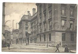 Paris 3ème Arr (75) : Le Bâtiment De L'École Rue Montgolfier Au Niveau De L'entrée Des élèves En 1904 (animée). - Arrondissement: 03