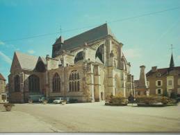 10 - CHAOURCE - Eglise Saint-Jean Baptiste ( XIII° - XVI° Siècles). (Monument Aux Morts...) - Chaource