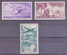 MARTINIQUE - POSTE AERIENNE - YVERT N° 13/15 * MLH (CHARNIERES LEGERES) - COTE 2022 = 63.5 EUROS - - Unused Stamps