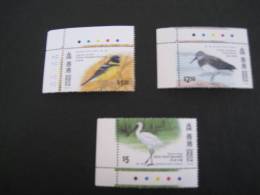 HONG KONG.. 3 TIMBRES AVEC BORDURES. OISEAUX MIGRATEURS. - Neufs