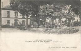 Cpa, Collège Des Garçons De Vic-Bigorre (Htes-Pyr.), Cours D´honneur , Bien Animée - Vic Sur Bigorre