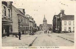 Finistere -ref B770- Guerlesquin - Rue De L Eglise Et Les Halles  - Carte Bon Etat  - - Guerlesquin