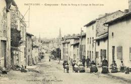 CPA ( 43)   CRAPONNE Entree Du Bourg Et Groupe De Dentellieres - Craponne Sur Arzon
