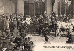 Paris 75  Fêtes De La Mi-Carême 1905   Départ Des Reines De La Gare De Lyon - Lots, Séries, Collections