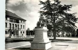 COUTANCES  SOUS PREFECTURE ET STATUE DE LEBRUN - Coutances