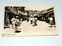 Carte Postale Ancienne : ZANZIBAR : Street Scene , Animé - Tanzanía