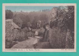 CHAMPDENIERS --> La Roche Mariée - Champdeniers Saint Denis