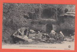 CHAMPDENIERS --> La Grande Fontaine. Lavoir Public - Champdeniers Saint Denis