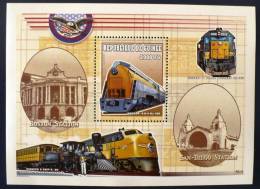 GUINEE Republique: TRAINS. Bloc Feuillet Histoire Des  Locomotives Et Des Gares Americaines. (boston) Emis En 2000. - Trains