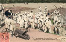 Delcampe - CPA - SCENES DE MANOEUVRES -Construction D'une Batterie Enterrée  - 858 - Manöver