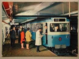 Metro, Neuilly, Paris - Metropolitana