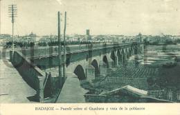 SPAIN - BADAJOZ - PUENTE SOBRE EL GUADIANA Y VISTA DE LA POBLACIÓN - 20S PC. - Badajoz