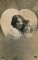 ENFANTS - LITTLE GIRL - MAEDCHEN - Jolie Carte Fantaisie Portrait Fillettes Dans Coeur "Charité" - Portraits