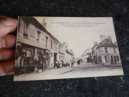 Verberie  Carrefour De La Fontaine Et Rue Du Marché - Verberie