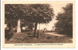 16 - SAULGOND  -  Le Monument Et La Route De Lesterps - Monumenti Ai Caduti