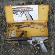 Outil Pour Collectionneur: Pistolet De Scellement Avec Coffret De Marque OUTIFIX GEVELOT, Année 70 - Antiek Gereedschap