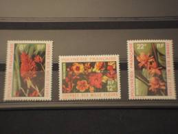 POLYNESIE - POLINESIA - 1971 FIORI 3 Valori - NUOVI(++)-TEMATICHE - Unused Stamps