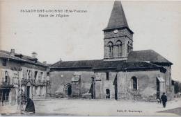 RARE - Village De SAINT-LAURENT Sur GORRE - HAUTE VIENNE -  Femme à La Fontaine, Place De L´église - Saint Laurent Sur Gorre