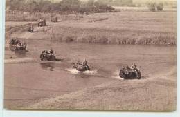 PELETON DE MOTO (side Car) Passant Le Gué. - Matériel