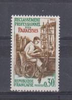 France YT 1405 ** : Reclassement Professionel Des Paralysés , Fauteuil Roulant - Behinderungen