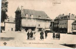 15...CANTAL...PLEAUX..... PLACE DE L HOTEL DE VILLE .. .ECRITE.... . . ‹(•¿• )› - Autres & Non Classés