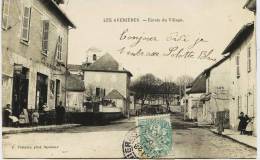 1090 - Isére - LES  AVENIERES :  Café J. BURILLON  à Gauche - Entrée Du Village -  En 1905 - Les Avenières