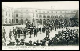 CPA. LES OBSEQUES DES VICTIMES DE  "LA RÉPUBLIQUE ". Les Quatre Corbillards Quittent La Caserne De Versailles. - Funerales