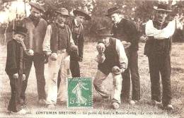 LA PARTIE DE BOULES A BEUZEC -CONCQ LE COUP DECISIF,TRES BEAU PLAN A VOIR !!  REF 30460 - Pétanque