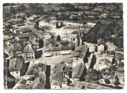 Castelnau-Magnoac (65) : Vue Aérienne Générale Au Niveau Du Quartier De La Place Centrale En 1956 (animée). - Castelnau Magnoac