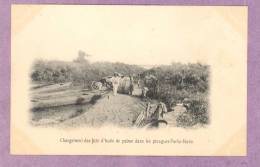 Bénin - Dahomey - Chargement Des Fûts D´Huile De Palme Dans Les Pirogues - Porto-Novo -dos Non Divisé -TB (voir 2 Scans - Benín