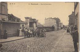 C.P.A.  93   MONTREUIL Annimée  Devant L' Usine  Rue  Du Gazomètre Vers  1900  C1 - Montreuil