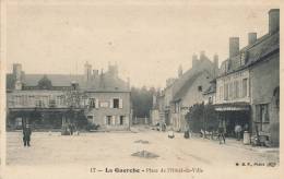 ( CPA 18 ) LA GUERCHE  /  Place De L' Hôtel De Ville  - - La Guerche Sur L'Aubois
