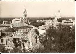 CPA 84 COMTAT VENAISSIN PERNES LES FONTAINES  Vue Générale Vers L´église Et La Tour De L’horloge - Pernes Les Fontaines