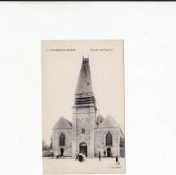 Delcampe - ESTREES ST DENIS - Façade De L'église - Animé - Un De Vos Ancêtres Est Peut-être Dessus ? - Estrees Saint Denis