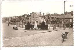 91 - SAINT-CHERON  -  Place Edmond Vian - La Poste Et Le Monument Aux Morts - CPSM  - Petite Animation 4CV - Saint Cheron