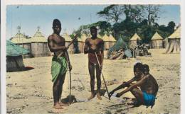 GUINEE FRANCAISE, SCENE DE VIE DANS UN VILLAGE CONIAGUI, EX Cond. REAL PHOTO PC Unused, 1960s - Guinea