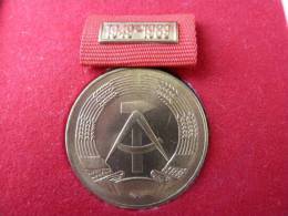 Medal, Orden, " FÜR VERDIENSTE UM DIE DDR ", 1949-1989, 40 Jahre DDR ! - RDT