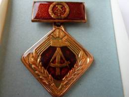 Medal, Orden, " SOZIALISTISCH ARBEITEN ", DDR ! - RDA