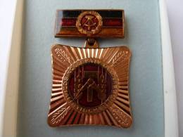 Medal, Orden, " SOZIALISTISCH ARBEITEN LERNEN UND LEBEN ", DDR ! - República Democrática