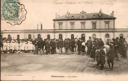 28......EURE ET LOIR......CHATEAUDUN...LA GARE.......DOS AV 1900... .ECRITE. . . ‹(•¿• )› - Chateaudun