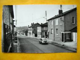 RARE Cpsm 51 GIVRY En ARGONNE ,  Gendarmerie,  Voiture 4CV - Givry En Argonne