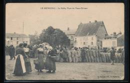 27 --- Le Neubourg --- La Halle , Place Du Vieux - Chateau - Le Neubourg