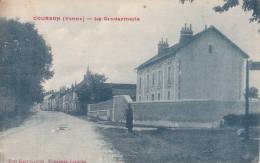 89. Yonne : Courson : La Gendarmerie . - Courson-les-Carrières