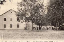 69 VILLEURBANNE - Caserne De La Doua - Une Allée Devant Le Nouveau Pavillon - Villeurbanne