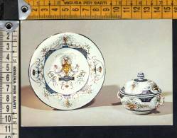 D1917 Faenza, Museo Ceramica - Piatto E Tazza In Maiolica Decorata A "piccolo Fuoco" XVIII Sec. -  Céramique, Keramisch - Faenza