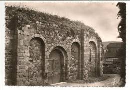 29 - LANDEVENNEC - Façade Extérieure De L'abbaye St-Guénolé Avec Son Porche En Plein Cintre De L'époque Roman - Jos 1341 - Landévennec